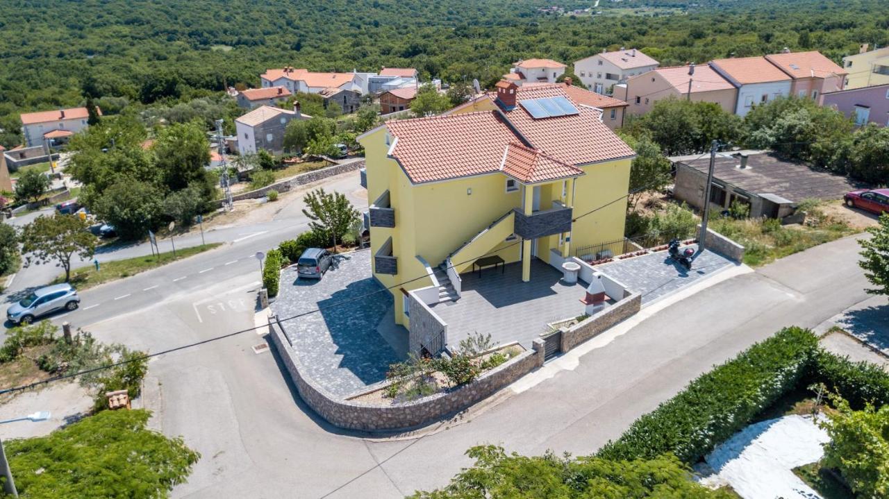 Apartments Jana Salatic Екстер'єр фото