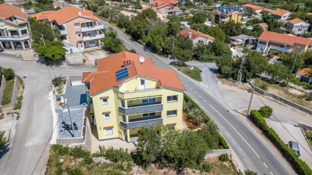 Apartments Jana Salatic Екстер'єр фото