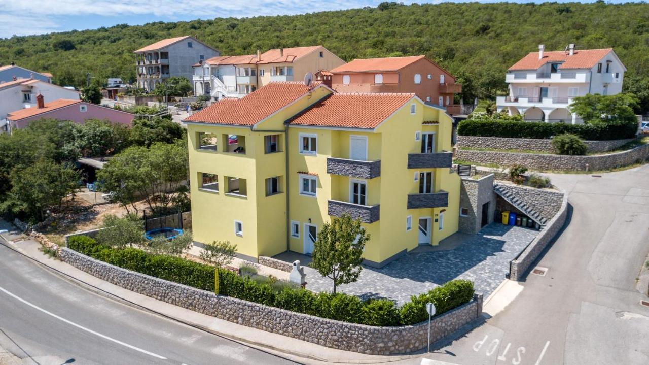 Apartments Jana Salatic Екстер'єр фото
