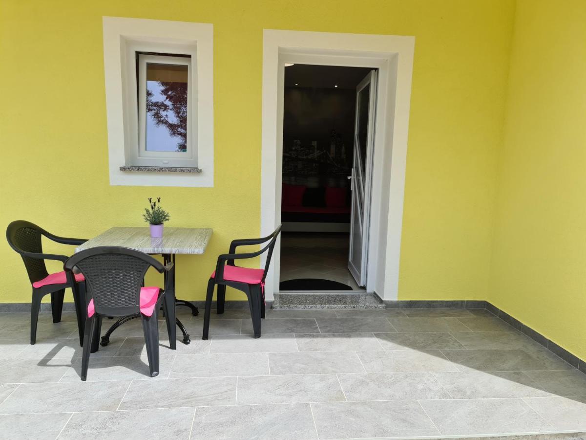 Apartments Jana Salatic Екстер'єр фото