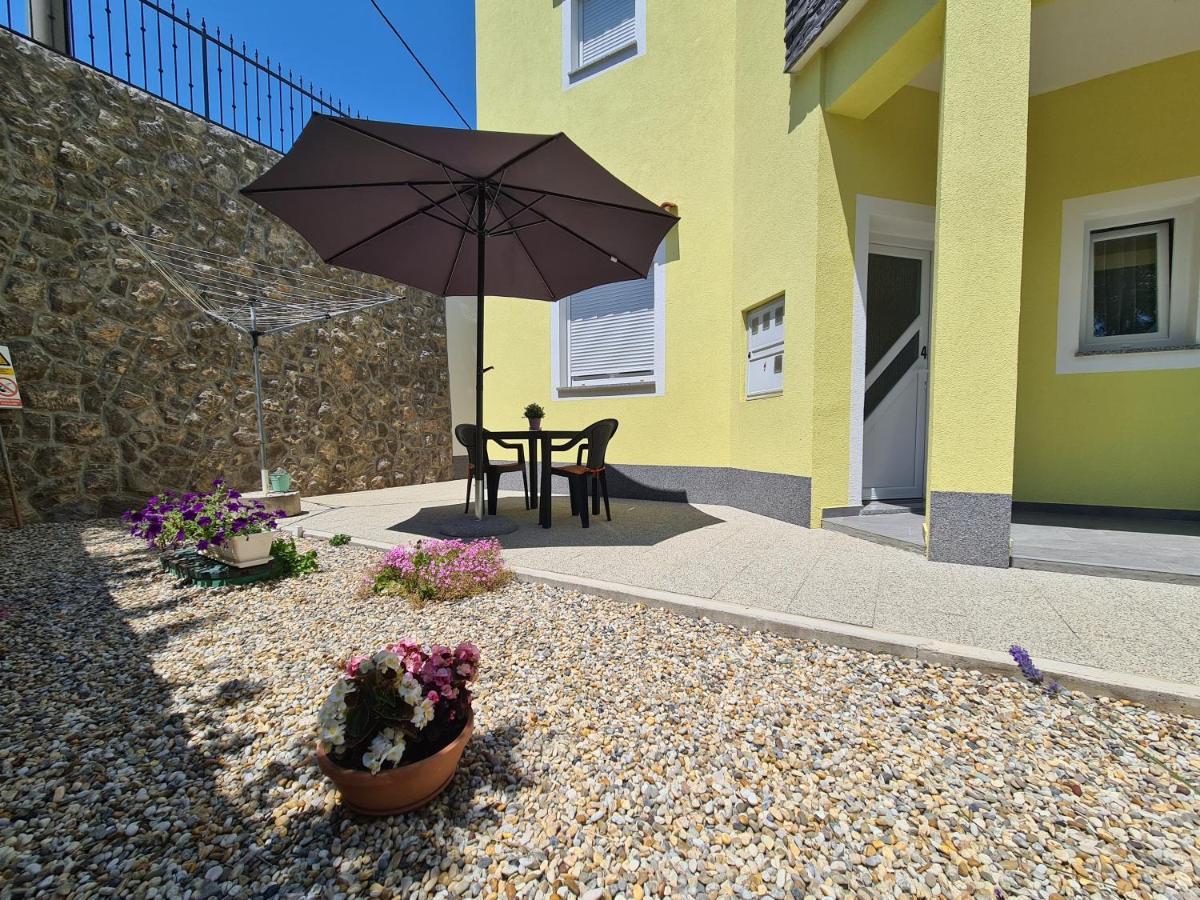 Apartments Jana Salatic Екстер'єр фото