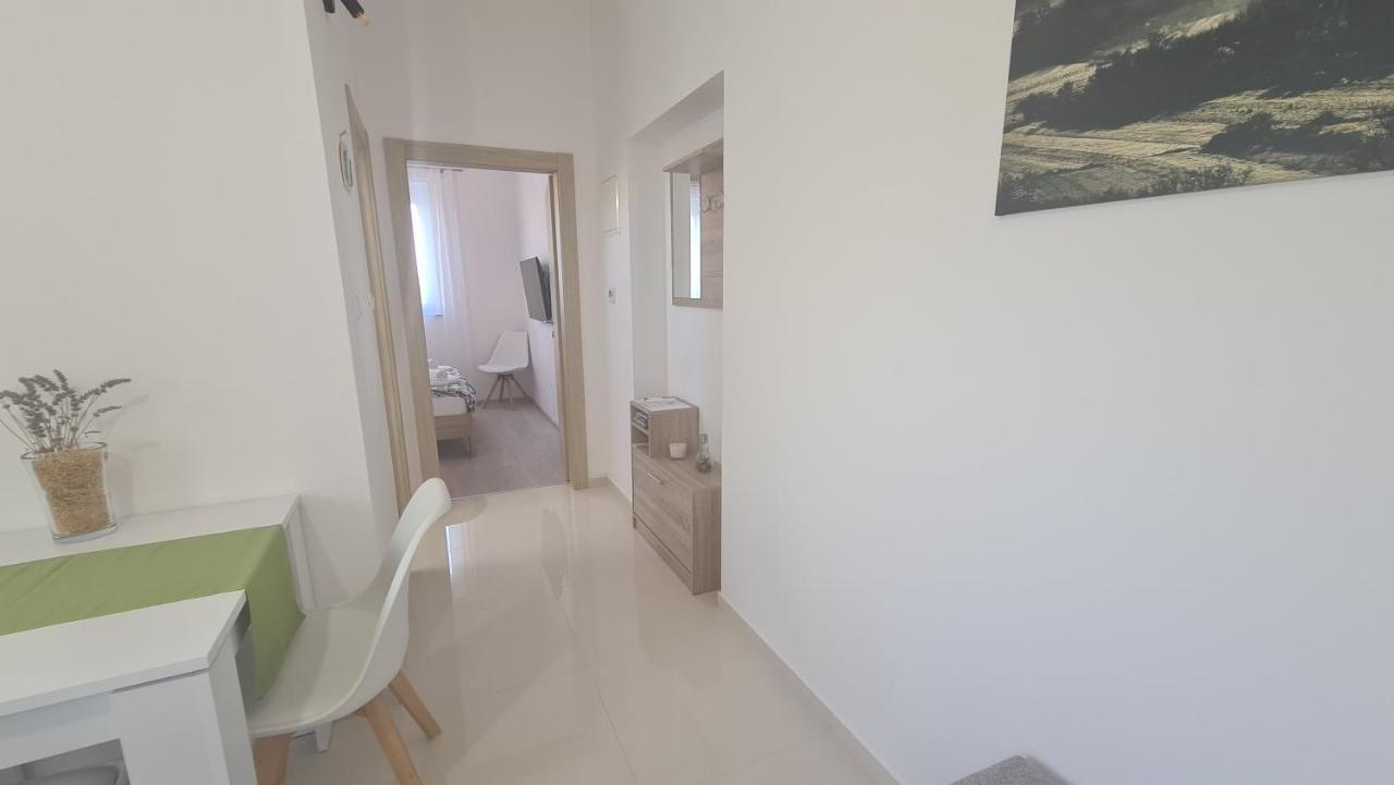 Apartments Jana Salatic Екстер'єр фото