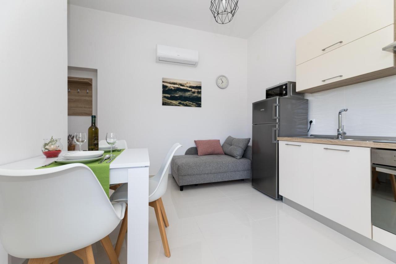 Apartments Jana Salatic Екстер'єр фото