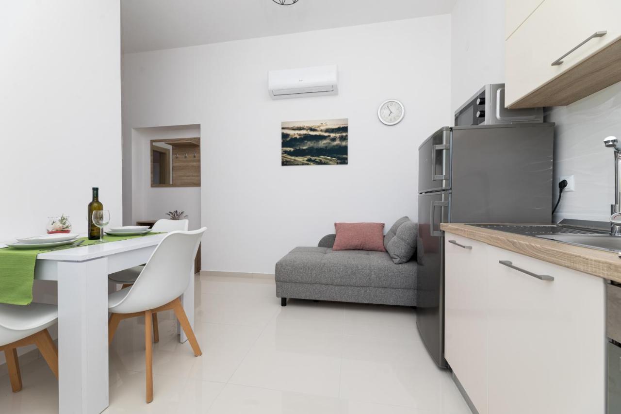 Apartments Jana Salatic Екстер'єр фото