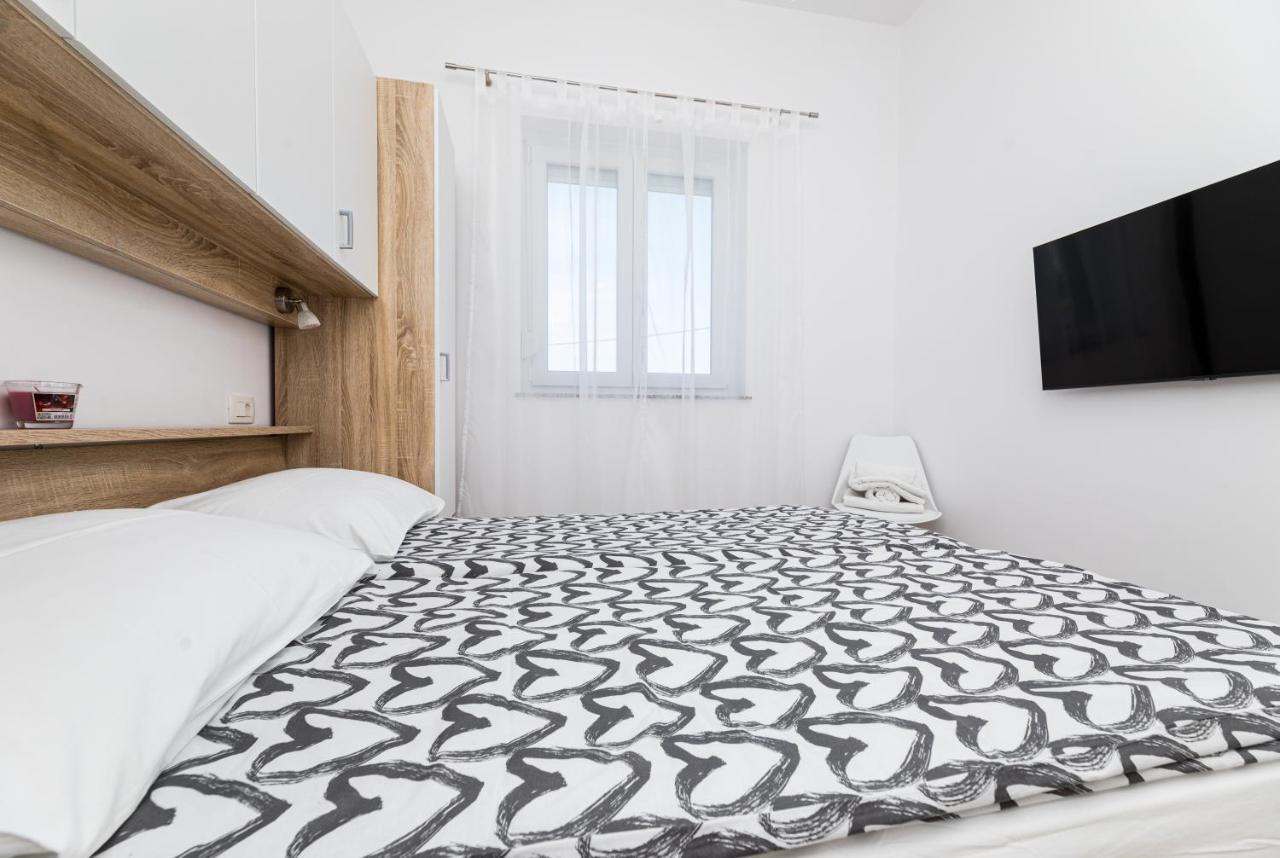 Apartments Jana Salatic Екстер'єр фото