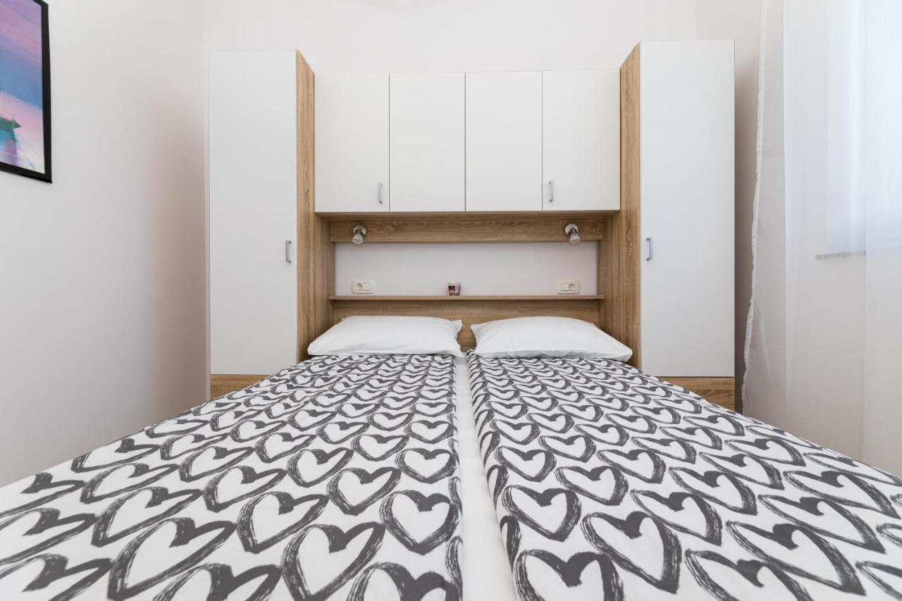 Apartments Jana Salatic Екстер'єр фото