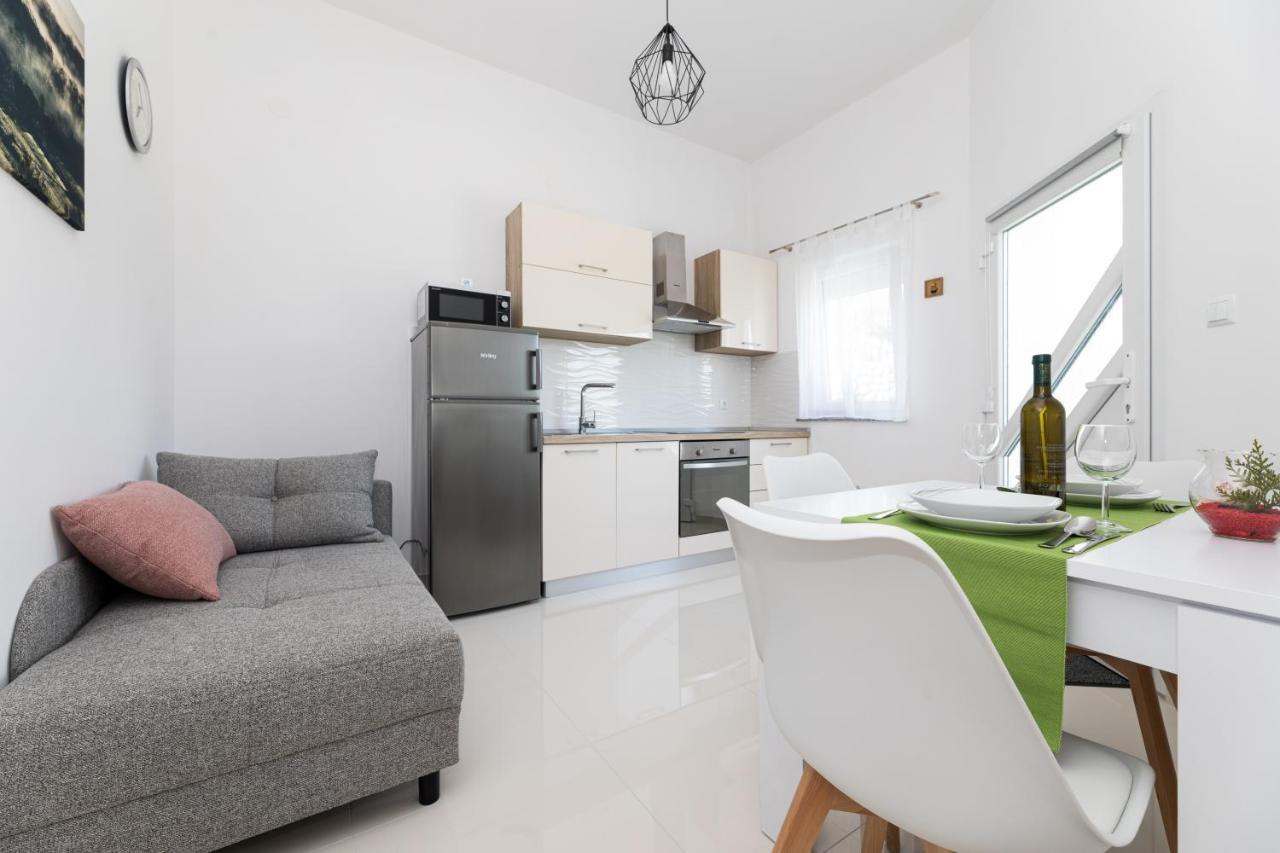 Apartments Jana Salatic Екстер'єр фото