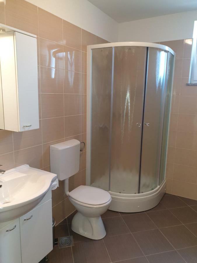 Apartments Jana Salatic Екстер'єр фото